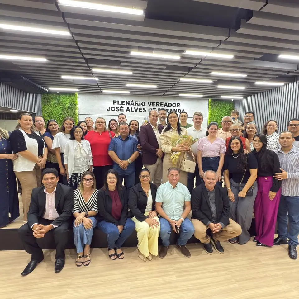 Câmara homenageia pastores Diogo e Najara em sessão de despedida